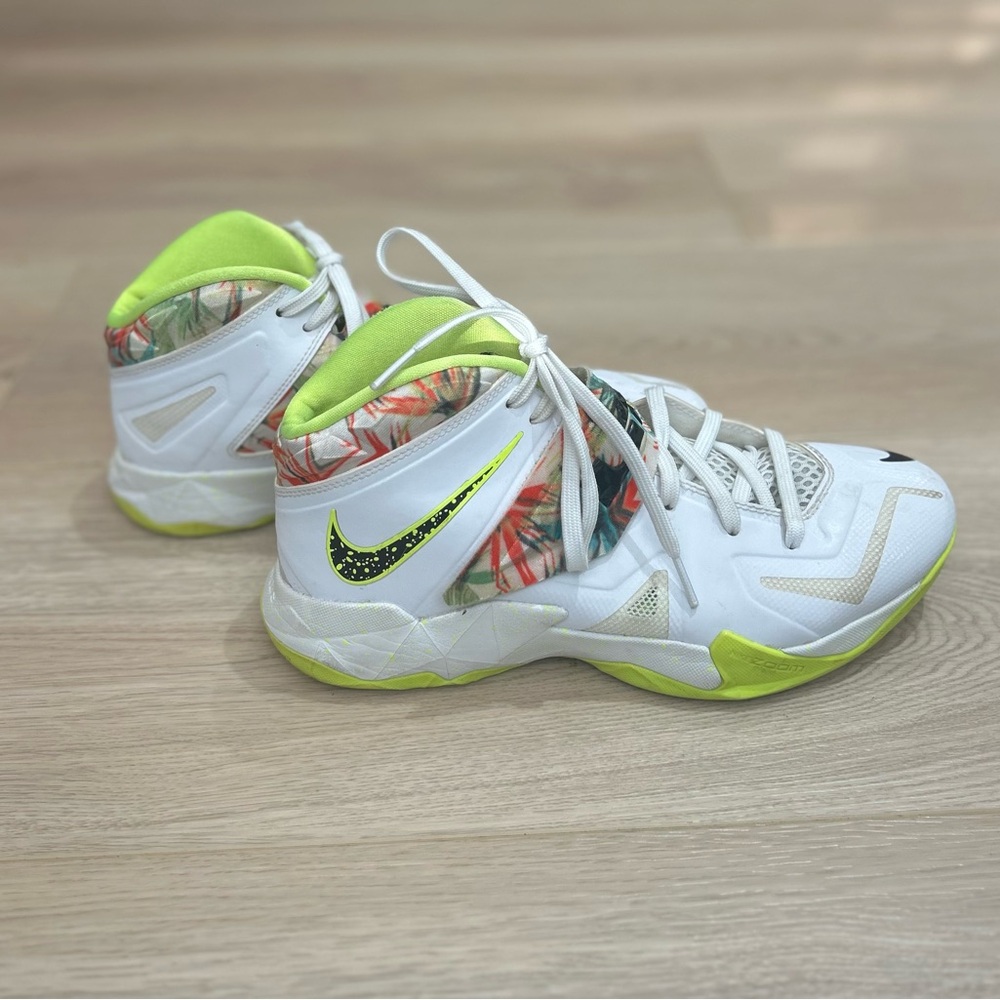 Nike LeBron Zoom Soldier 7 Kings White and Neon Green High-Top Sneakers Size 8.5